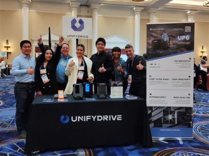 全球首款大模型AI NAS來了！極空間私有云聯合UnifyDrive亮相CES