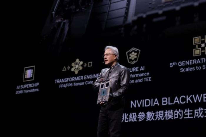 黃仁勛：NVIDIA的AI芯片發展已遠超摩爾定律