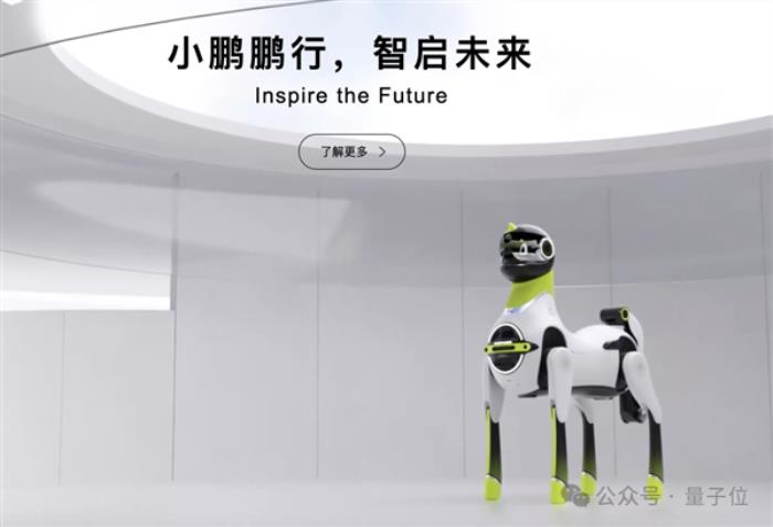 超自然步態大步流星十幾米：深圳人形機器人街邊溜達爆火海外！