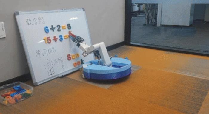 會撿垃圾、能干家務，元蘿卜“視覺+機械臂”技術掃地機器人首秀