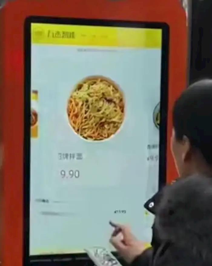 深圳出現“無人”面館：33 萬機器人出餐售賣 面只要9.9 元一碗