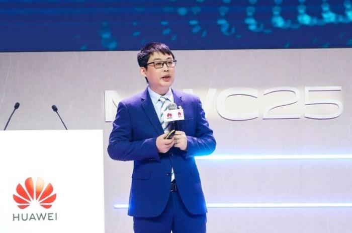 華為數據通信產品線園區網絡領域總裁趙少奇發表演講