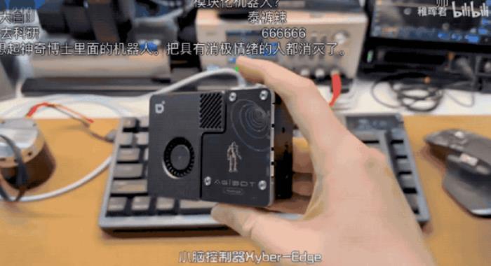 稚暉君機器人神技再現江湖！騎自行車驚呆眾人：又抽象又硬核
