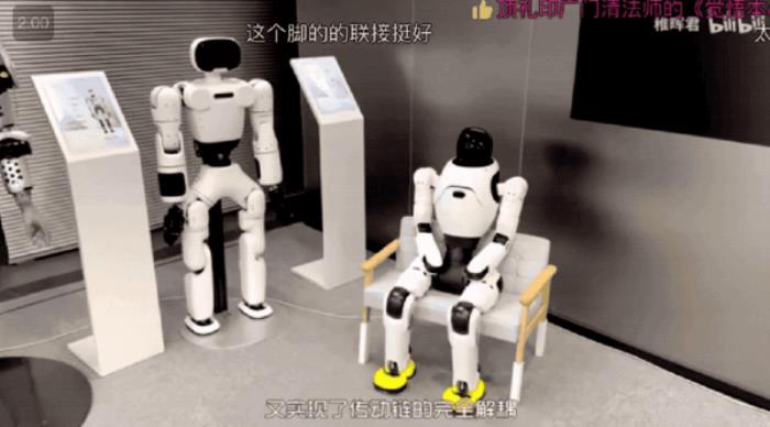 稚暉君機器人神技再現江湖！騎自行車驚呆眾人：又抽象又硬核