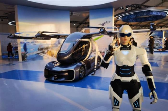 奇瑞人型機器人墨甲亮相：已在4S店幫忙賣車