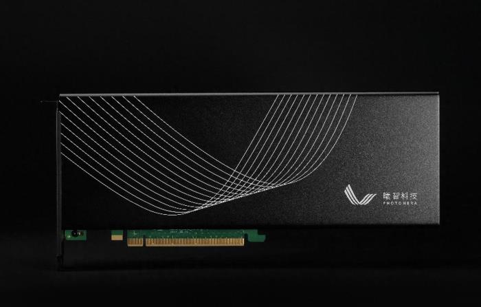曦智科技全球首發新一代光電混合計算卡
