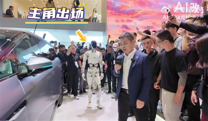 身高178cm小鵬機器人IRON亮相：即將奔赴工廠和門店“打工”