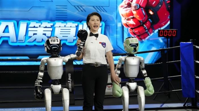 全球首個人形機器人格斗賽落幕：拳打腳踢 就是“大腦”還不好使